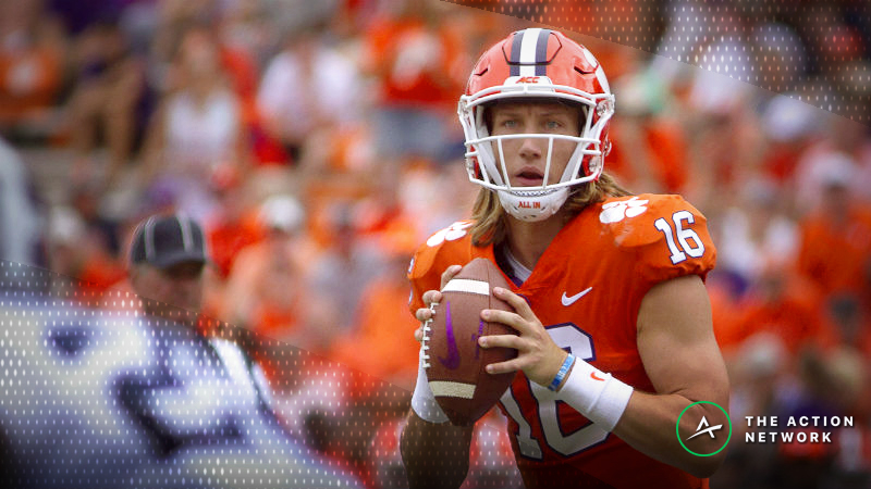 Clemson Qb Trevor Lawrence Injures Upper Body Vs Syracuse